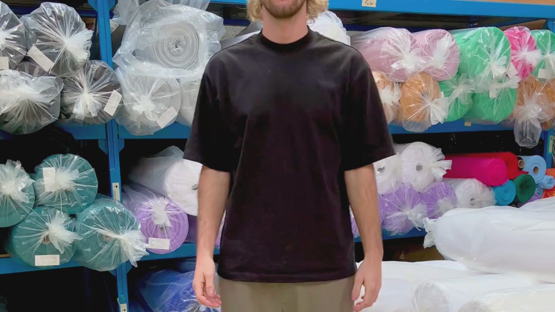 Blank T-shirt in a video of a man showing the size and colour